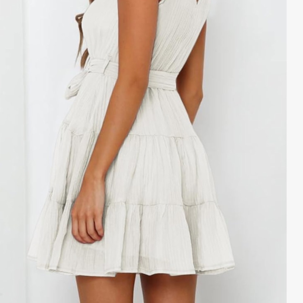 NWOT Never worn Dokotoo woman’s white ruffle dress Size S - Picture 3 of 6
